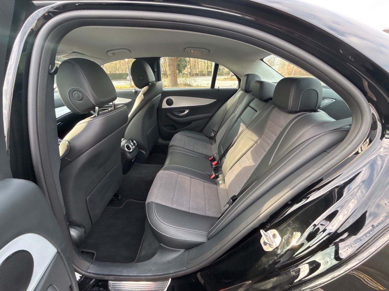 Mercedes-Benz E 200d Lim. Avantgarde ACC AMBIENTE LED R-KAMERA