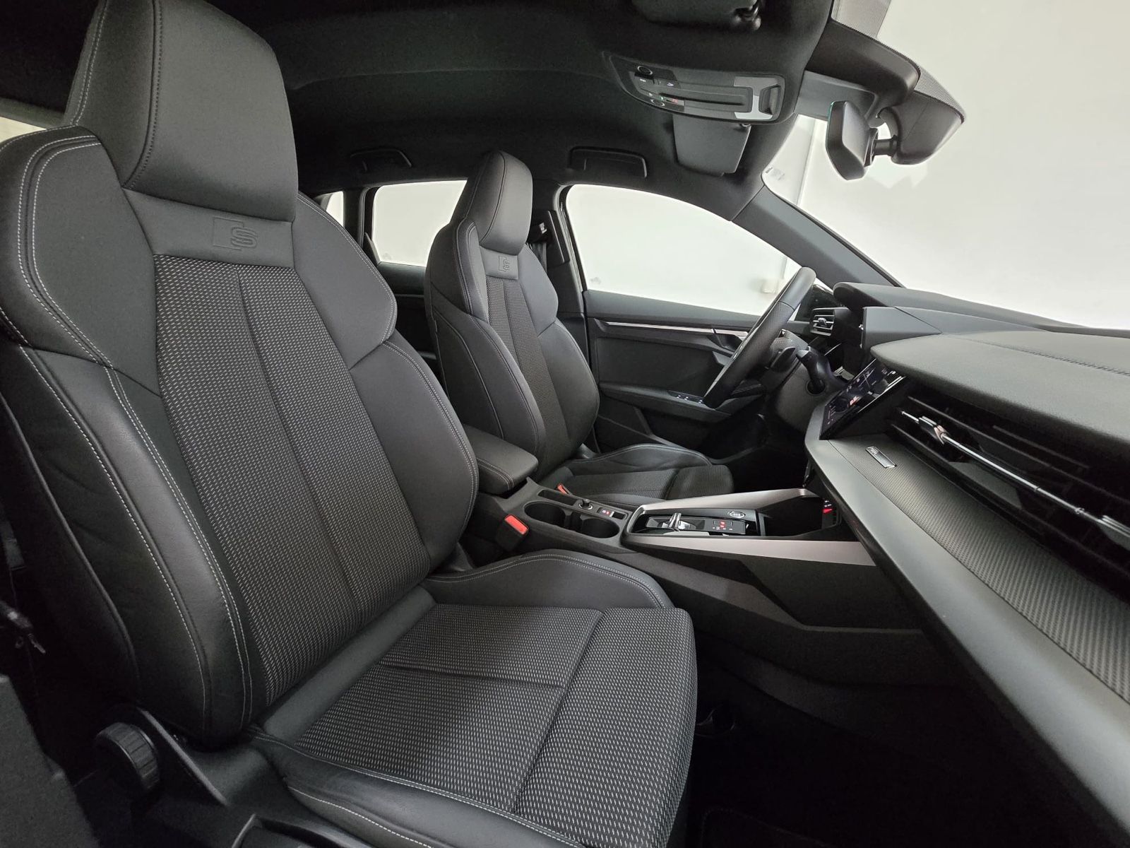 Audi A3 Sportback 30TFSI S-tronic S-Line Optik schwaz