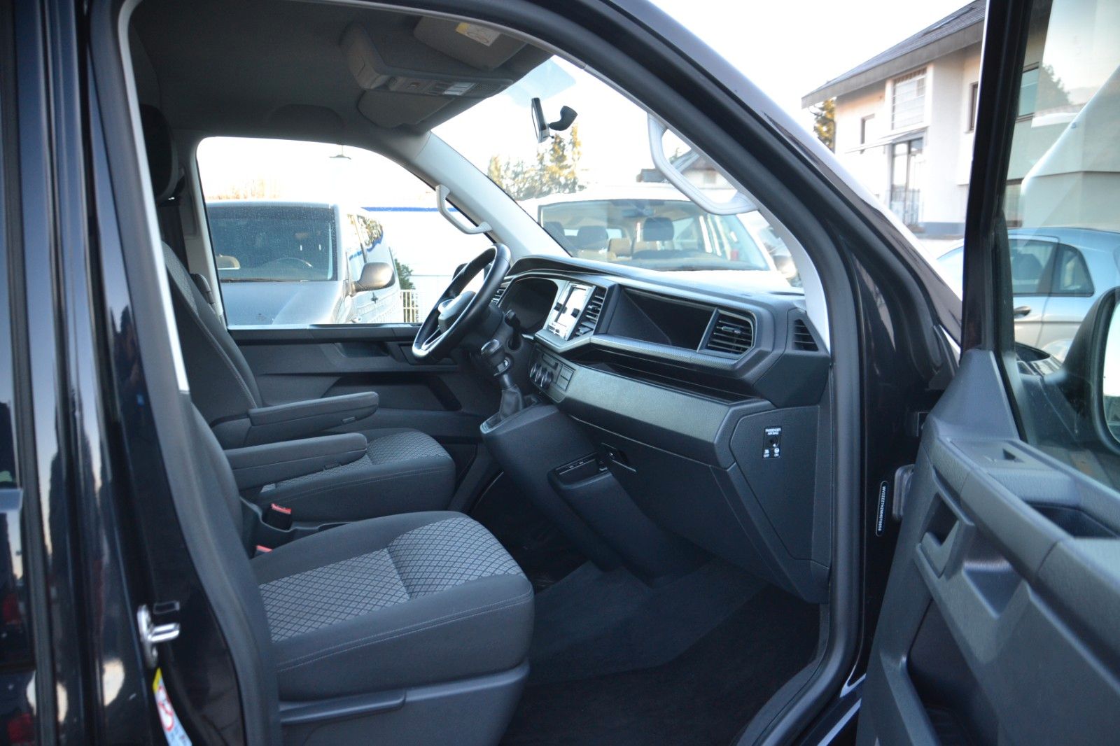 Volkswagen T6.1 Multivan - Samsaru's Car Outlet