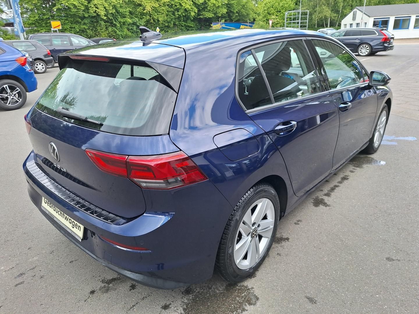Volkswagen Golf Life 2.0 TDI DSG - Samsaru's Car Outlet