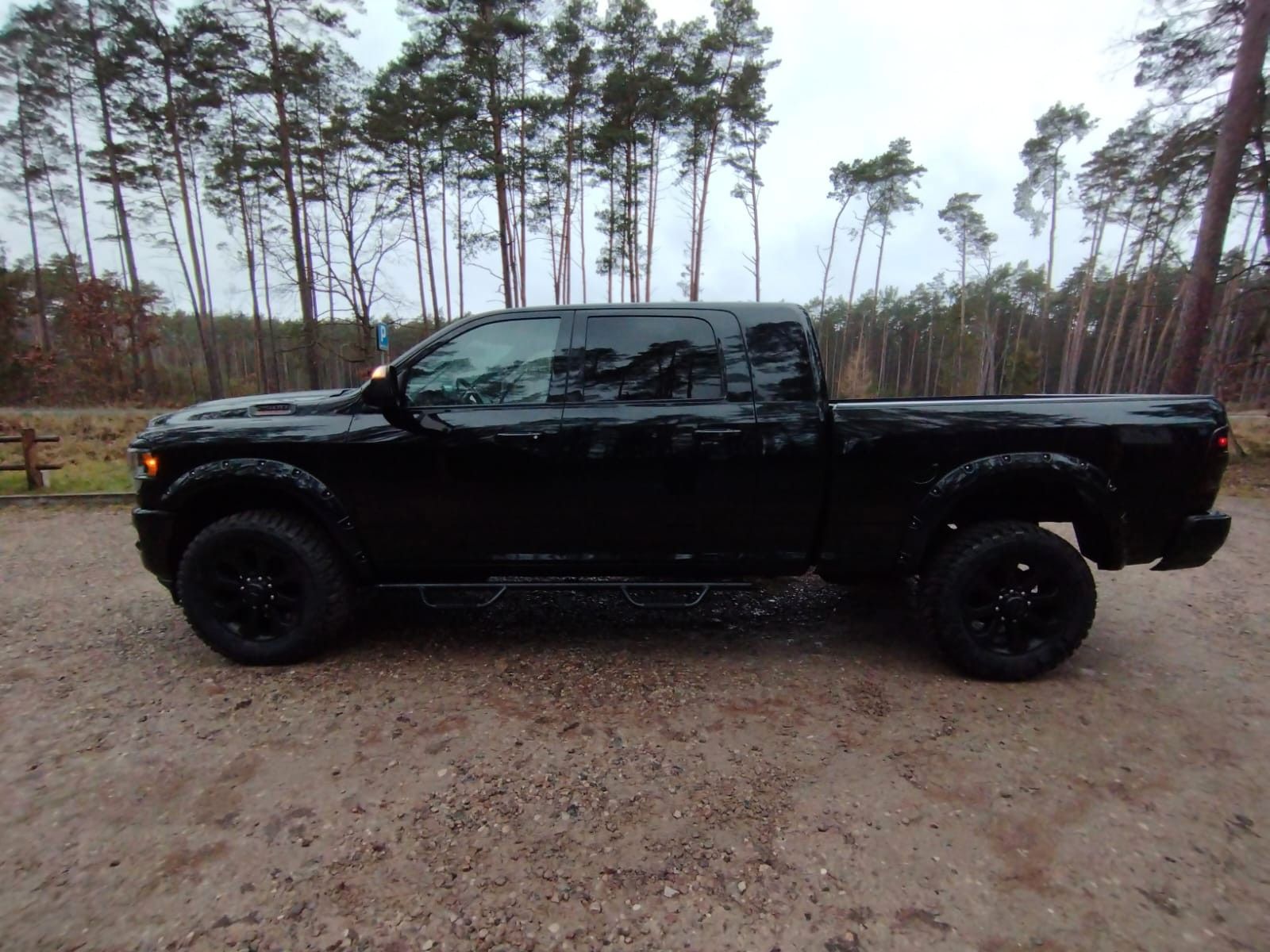 Dodge RAM 2500 MEGA CAB, 4X4, 6,7, 370KM LEDER