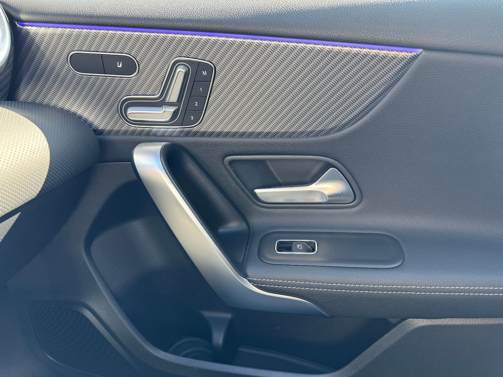 Mercedes-Benz A 180 AMG-Line - Samsaru's Car Outlet