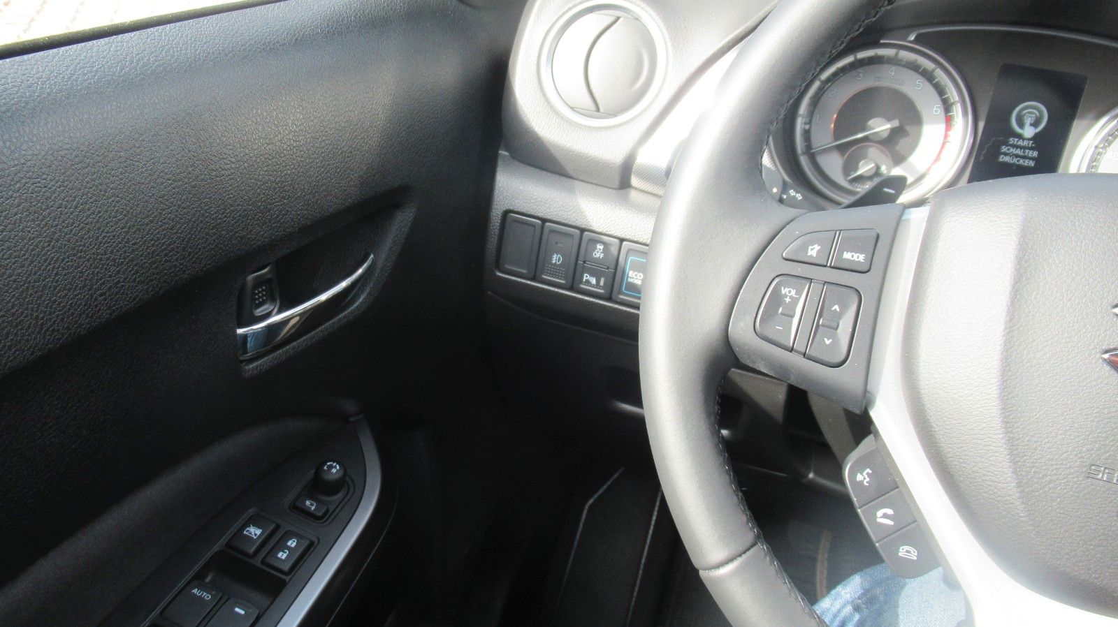 Suzuki Vitara Hybrid Comfort - Samsaru's Car Outlet