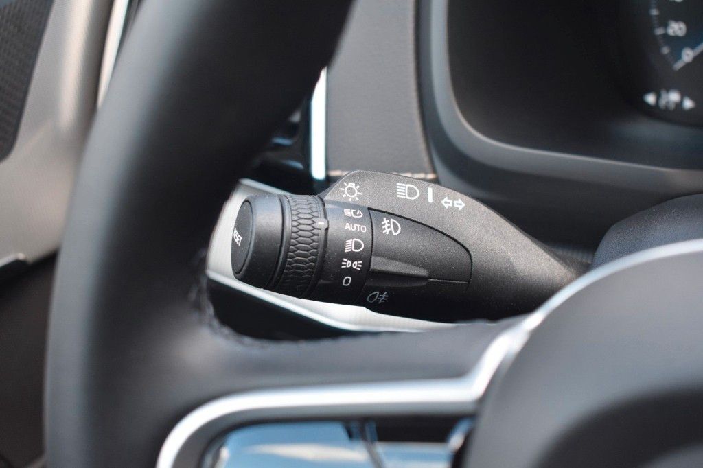 Volvo XC90 B5 D AWD R-Design*PANO*STHZ*LUFT*360*H&K*QI