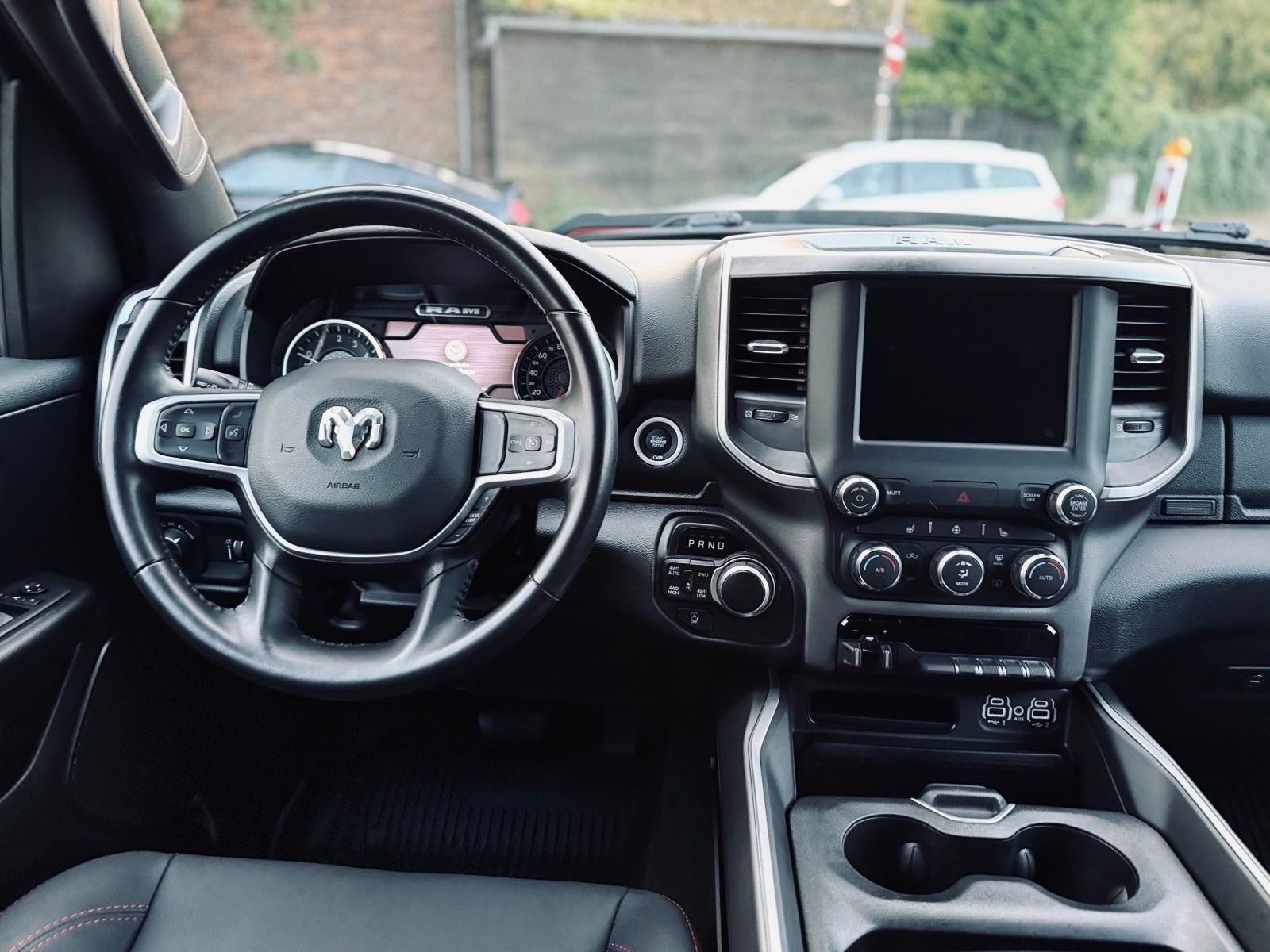 Dodge V8*SPORT*LIFT*4X4*AHK*LED*OFFROAD*NAVI*GARANTIE