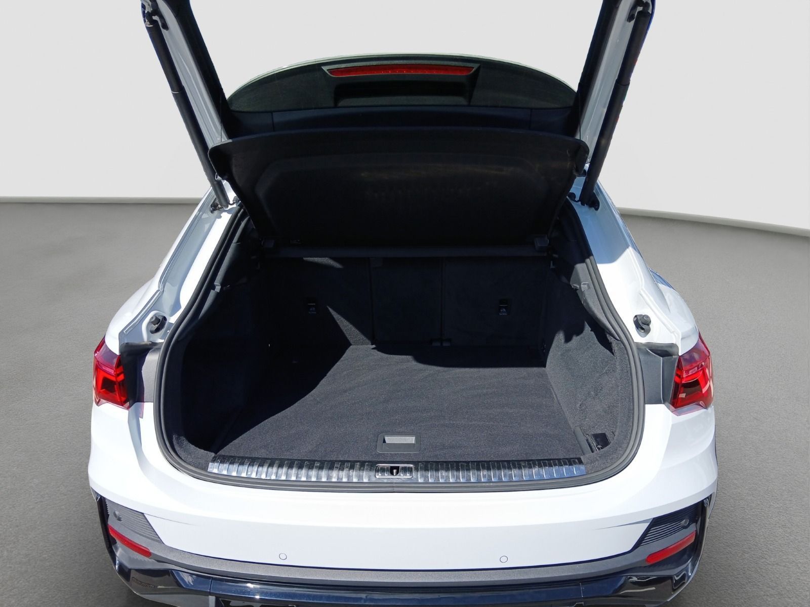 Audi Q3 Sportback 40 TDI quattro S line - Samsaru's Car Outlet