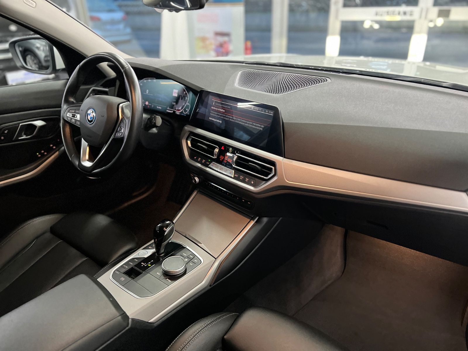 BMW 330 e Touring Advantage - Samsaru's Car Outlet