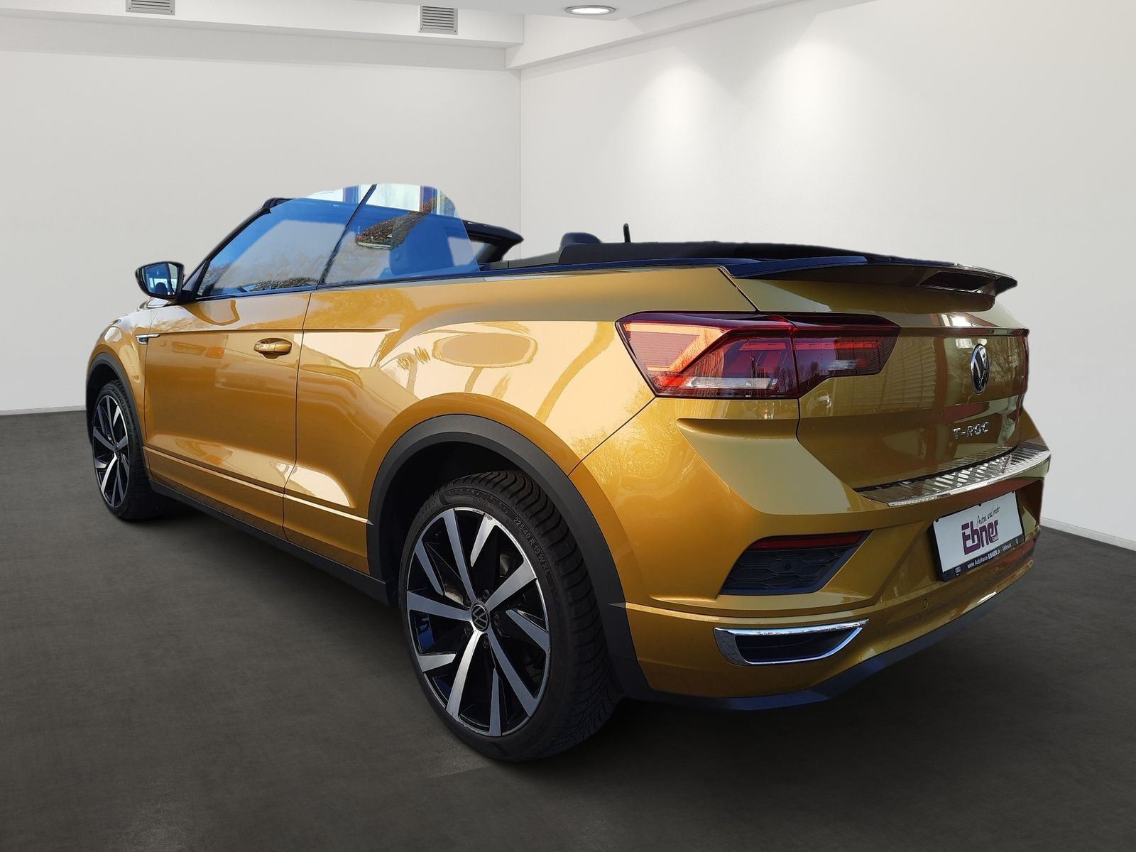 Volkswagen T-Roc R-LINE BLACK - Samsaru's Car Outlet