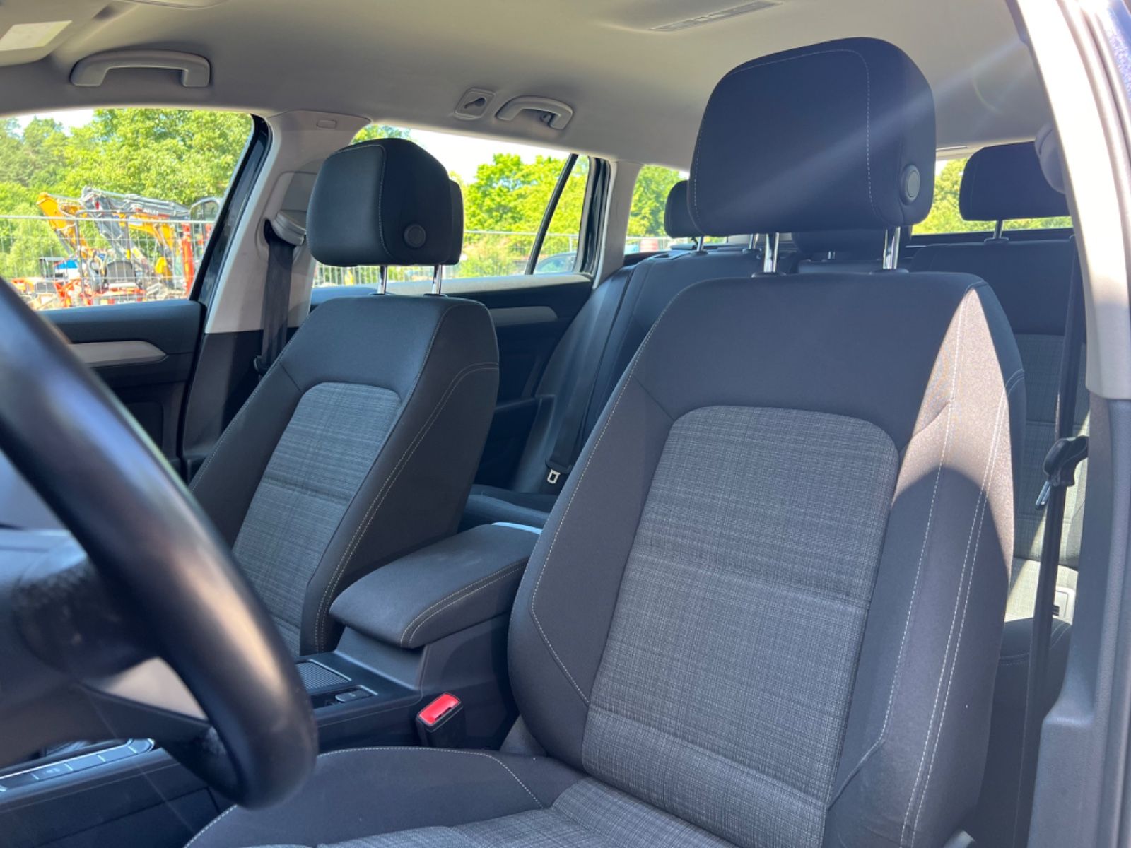 Volkswagen Passat 2.0 TDI - Samsaru's Car Outlet