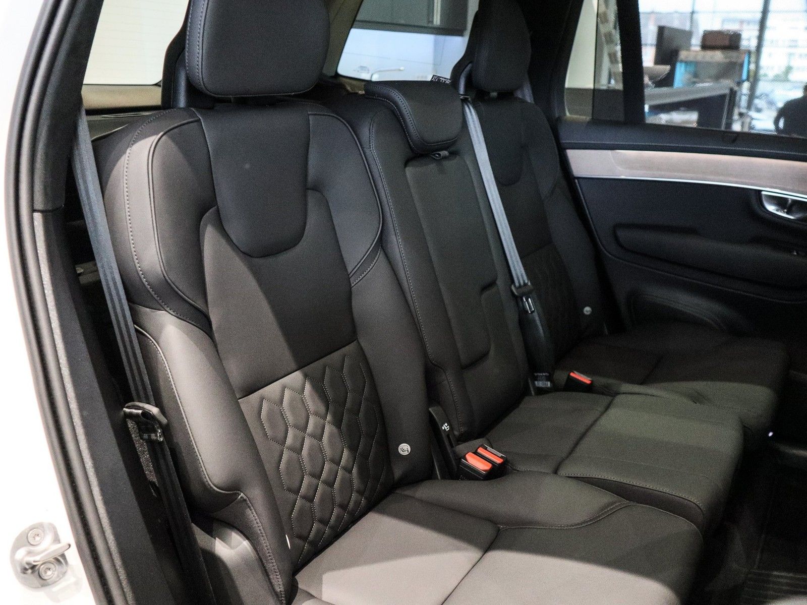 Volvo XC90 T8 AWD Ultra Dark Reskin NP:100.380,-//AHK/