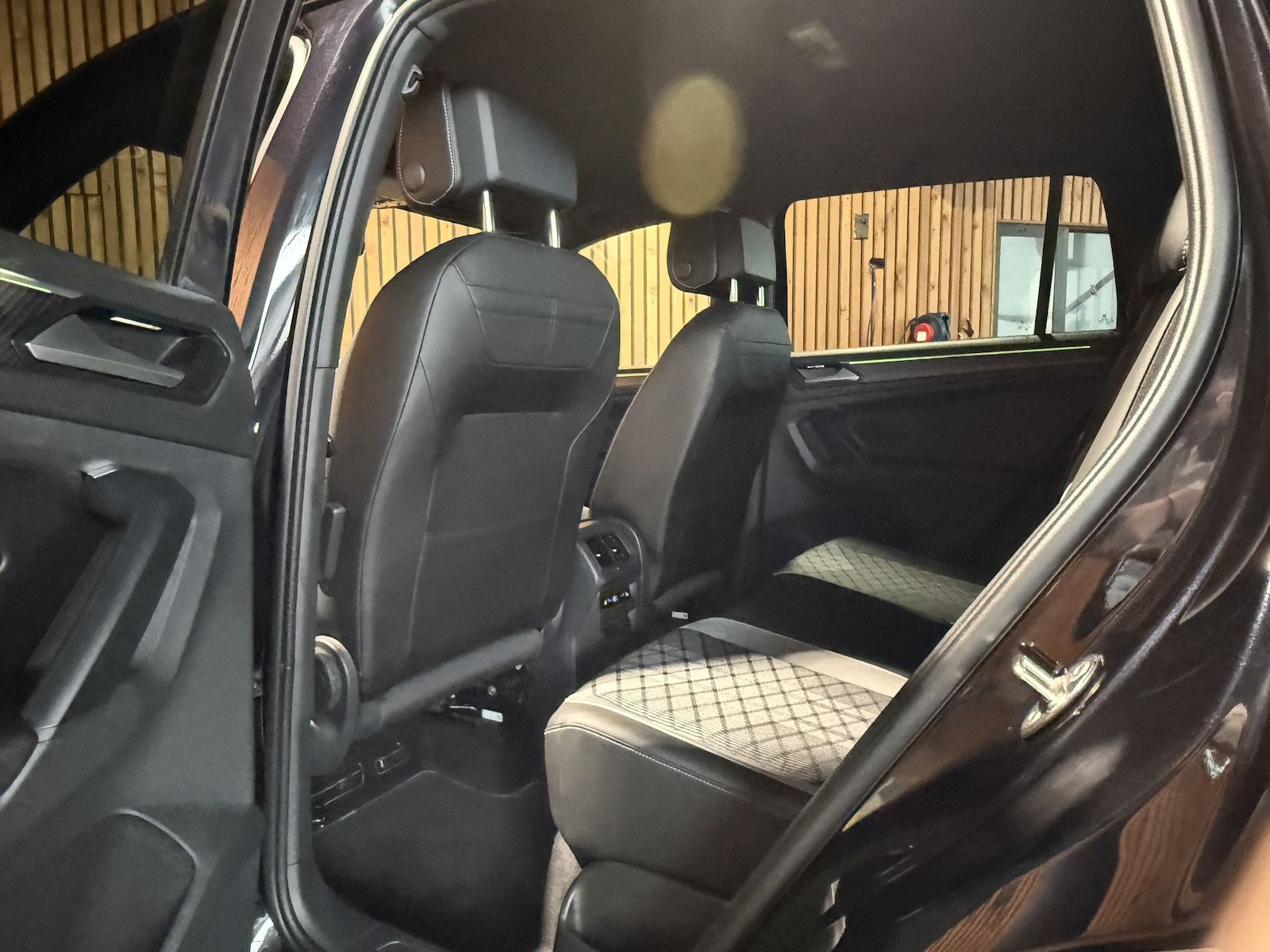 Volkswagen Tiguan 2,0 TDI 4M DSG R-Line Black *Navi*AHK*IQ*