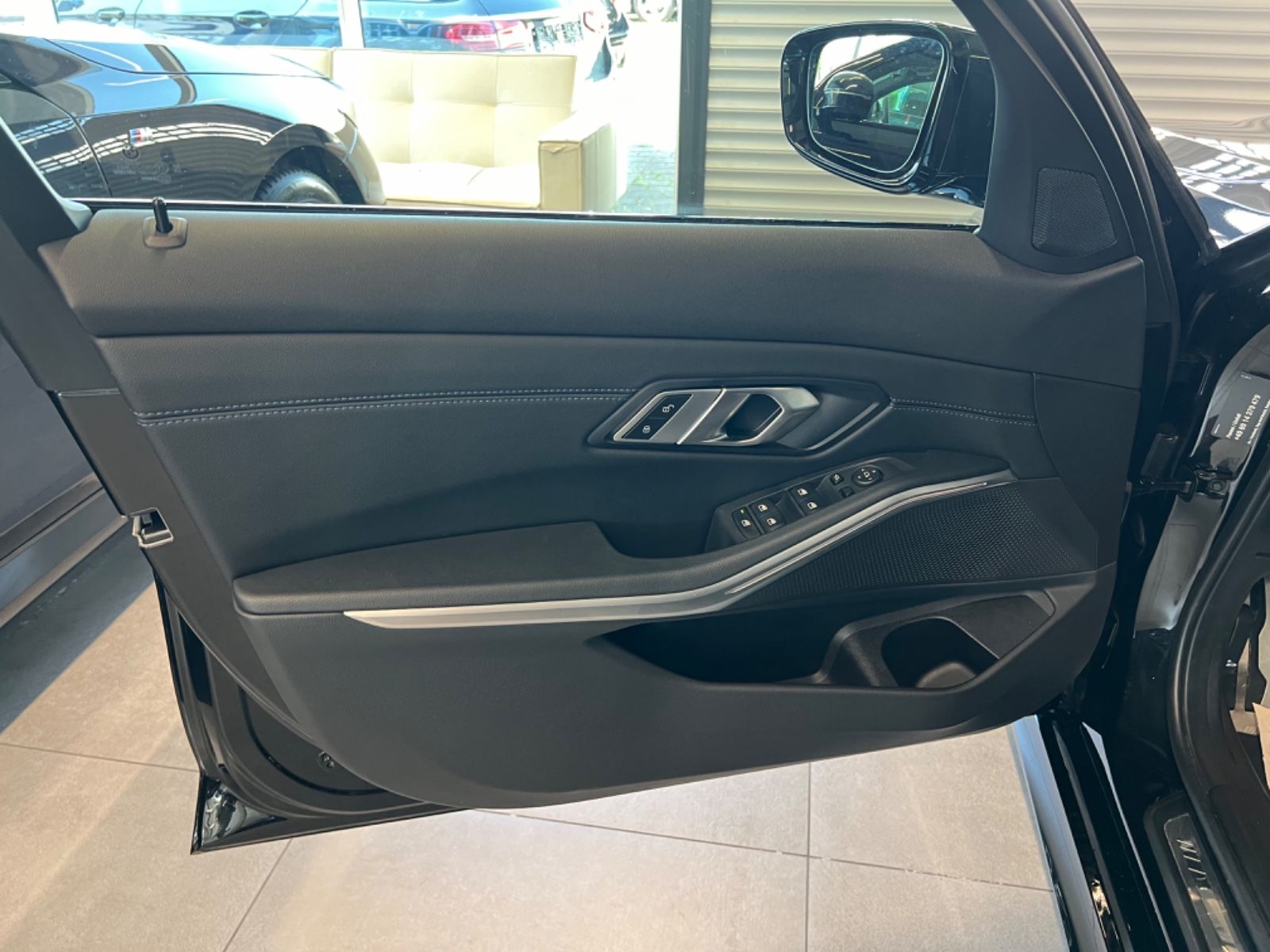 BMW 320 d xDrive M Sport - Samsaru's Car Outlet