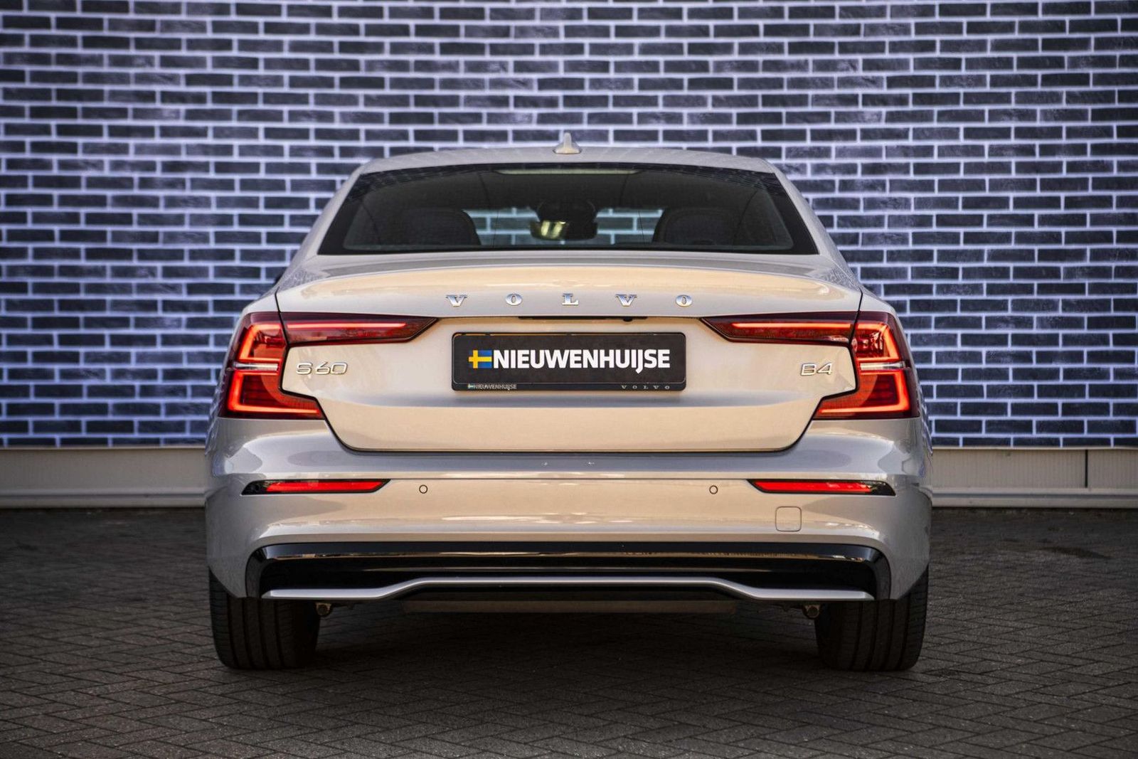 Volvo S60 2.0 B4 Plus Dark | Panoramisch schuif/kantel