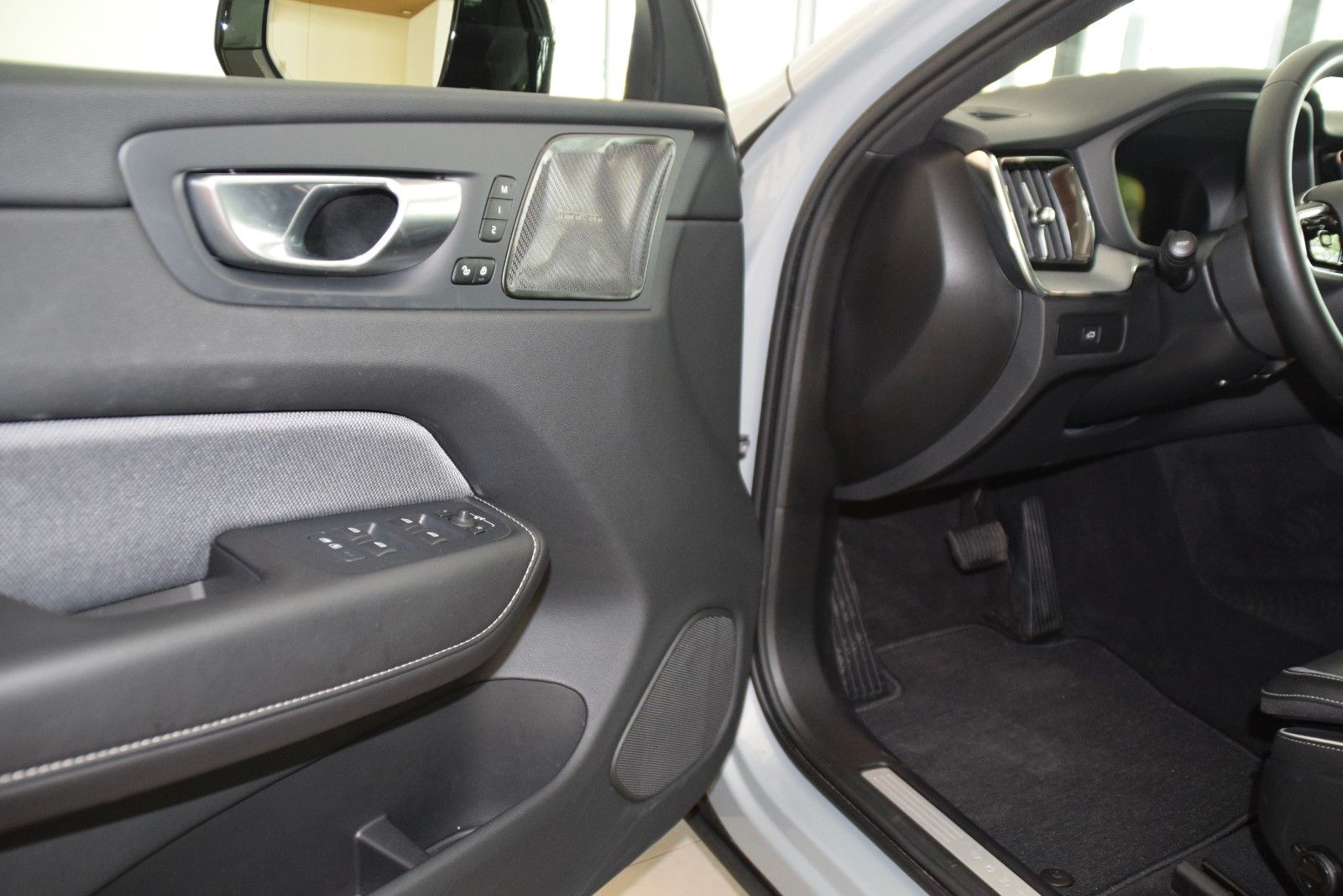 Volvo XC60 B4 D Plus Dark/Standh./21"-Alu/Harman Kardo