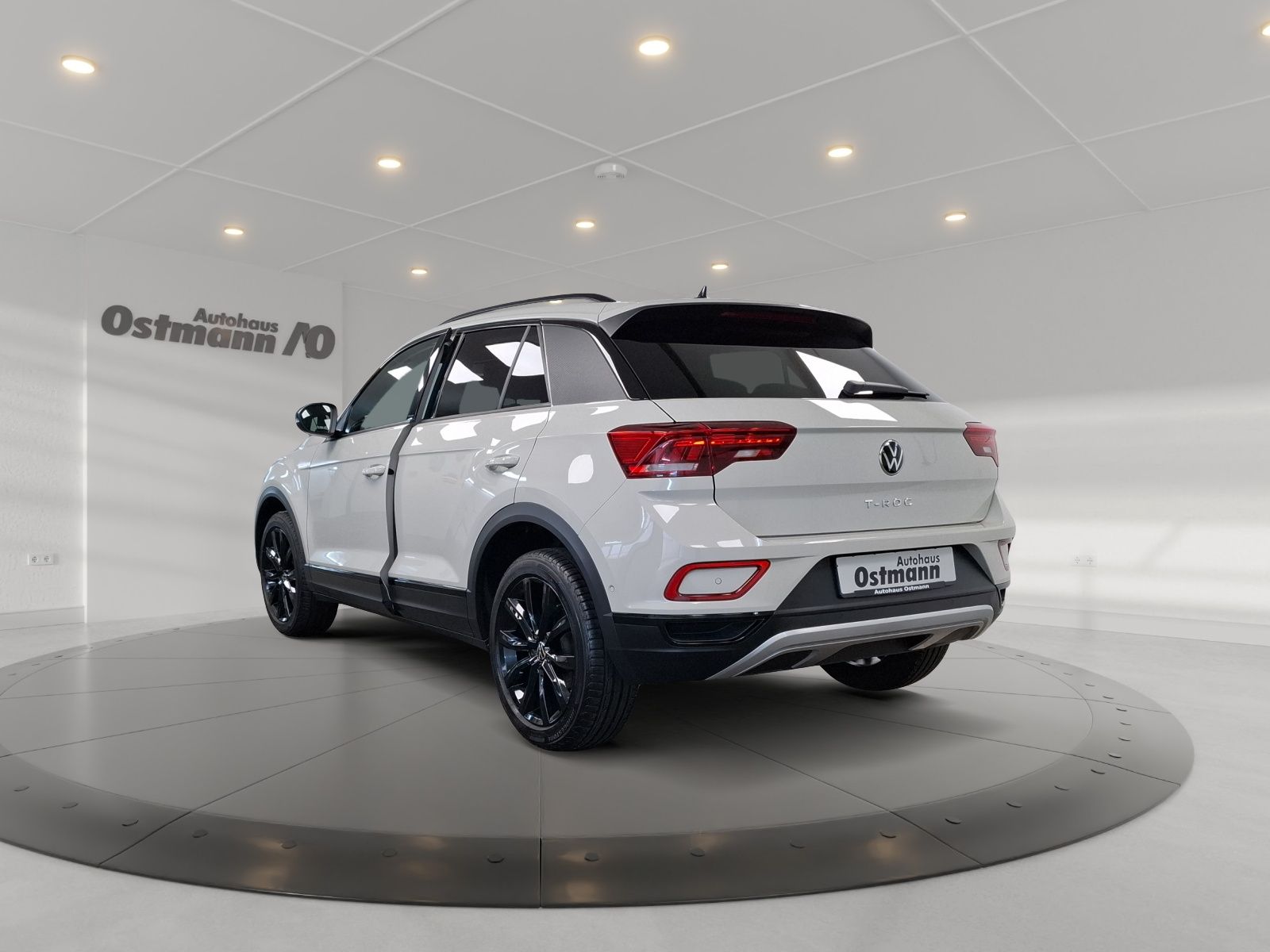 Volkswagen T-Roc 1.5 TSI Style - Samsaru's Car Outlet