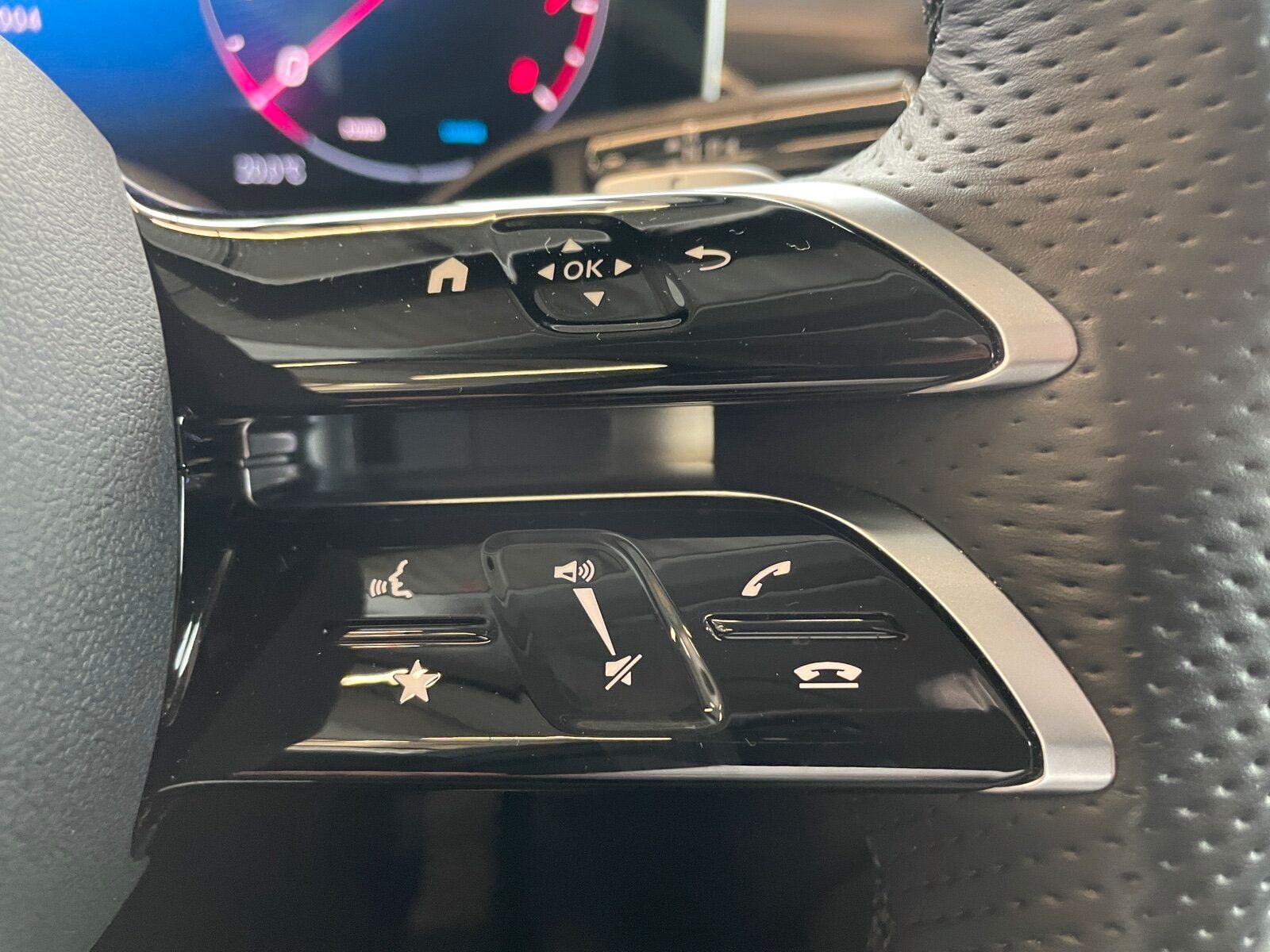 Mercedes-Benz GLC 300 4M AMG ADVANCED+ PANO DIGITALLIGHT AHK