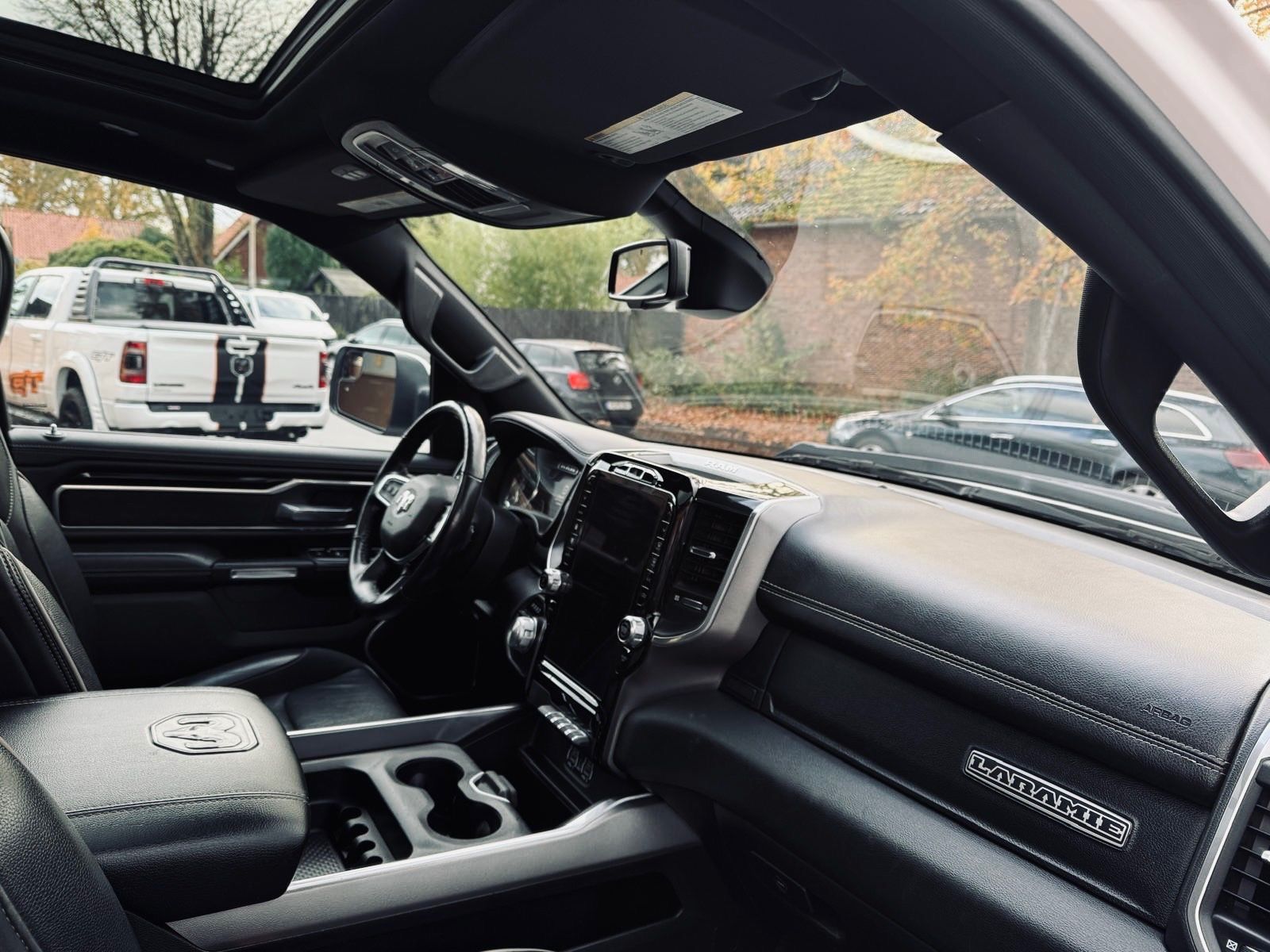 Dodge LARAMI*SPORT*12"RADIO*PANO*OFFROAD*BÜGEL*GARANTI