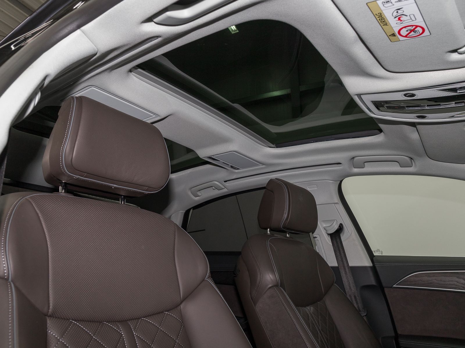 Audi A8 Lang 60 TFSIe Q - Samsaru's Car Outlet