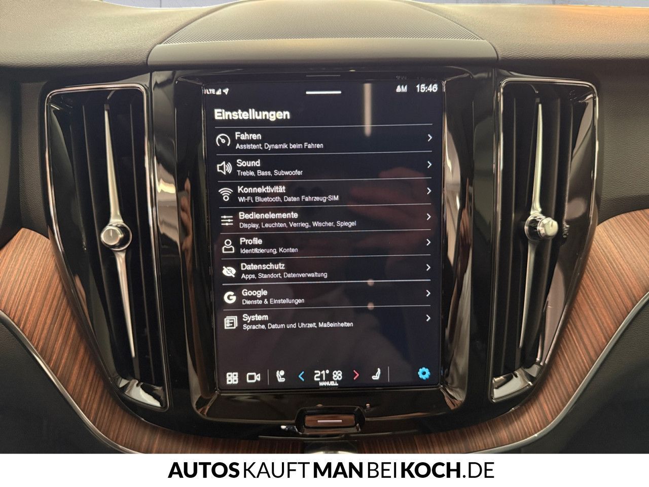 Volvo XC60 T6 Recharge AWD Plus PANO AHK STDHz V-LED!