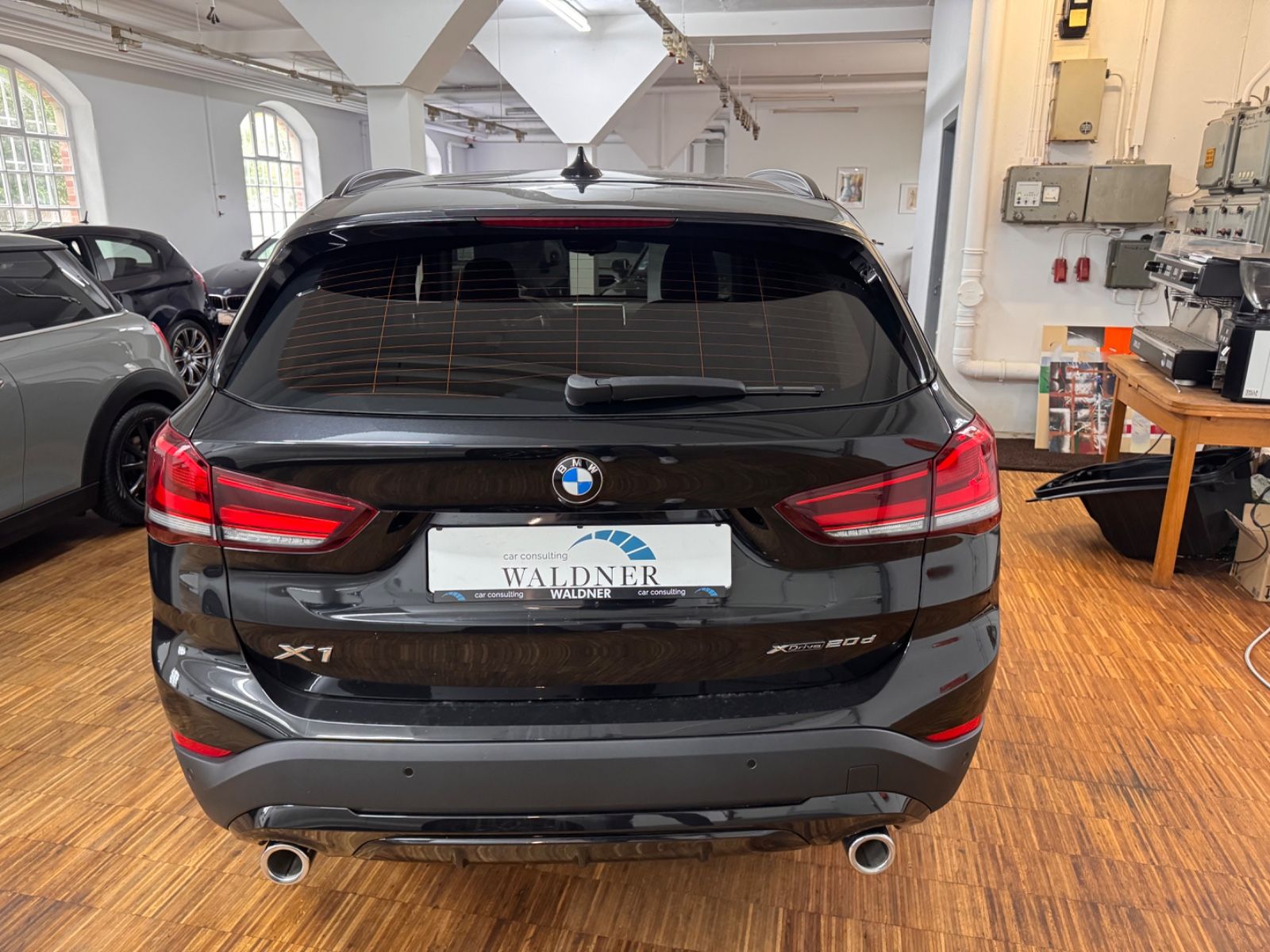 BMW X1 xDrive20d Sport Line - Samsaru's Car Outlet