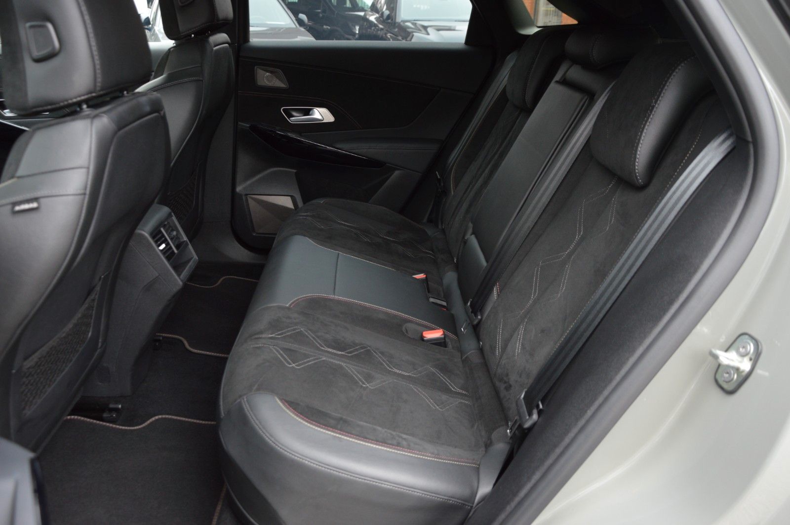 DS Automobiles DS 7 E-Tense 360 Perfor"360°"LED"ACC"NAVI"KEYGO