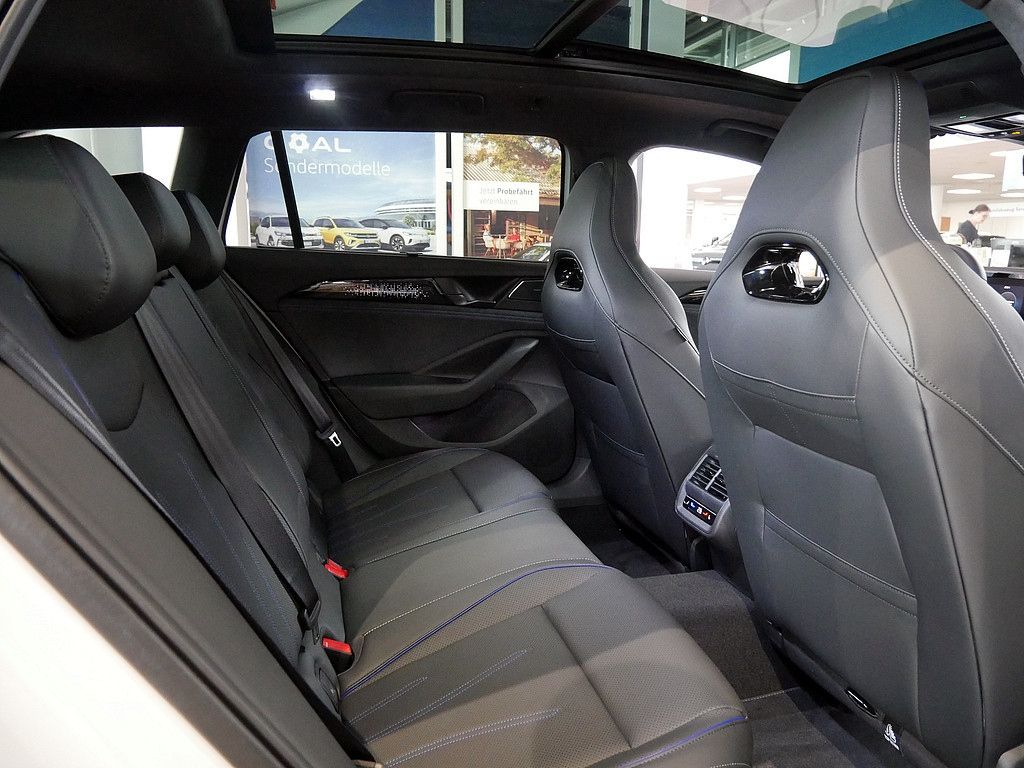 Volkswagen Passat R-Line 2.0 TDI DSG R-Line PANO AHK MATRIX