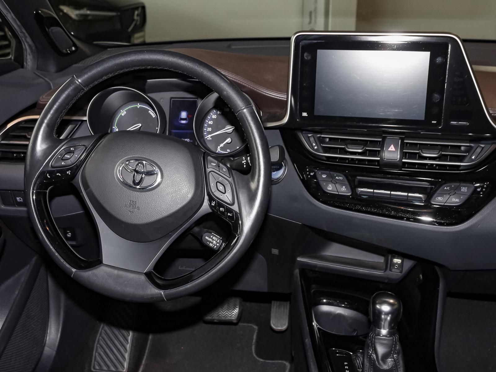 Toyota C-HR 1.8 Hybrid Lounge - Samsaru's Car Outlet