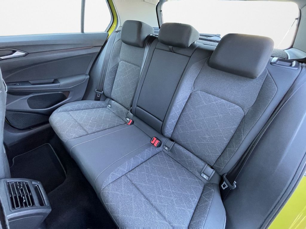 Volkswagen Golf VIII 1.5 TSI Life - Samsaru's Car Outlet
