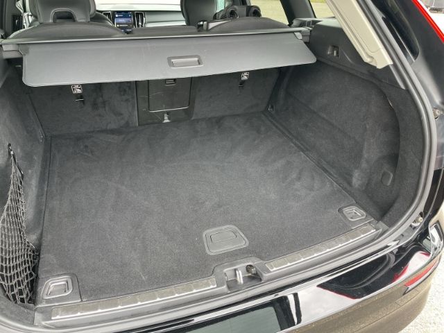 Volvo XC60 B4 2WD Momentum Pro Mild-Hybrid - Samsaru's Car Outlet