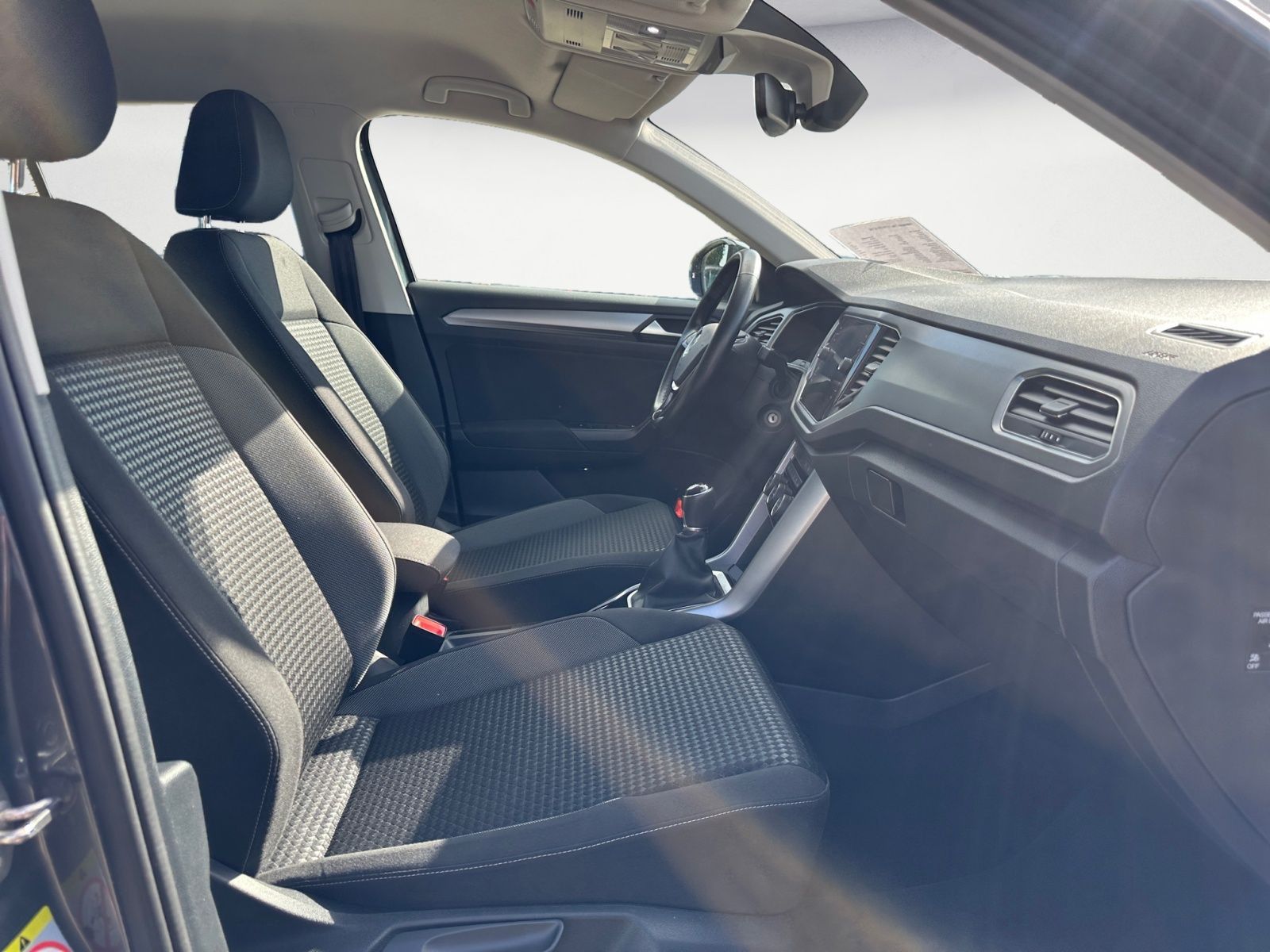 Volkswagen T-Roc 1.0 TSI ACTIVE - Samsaru's Car Outlet