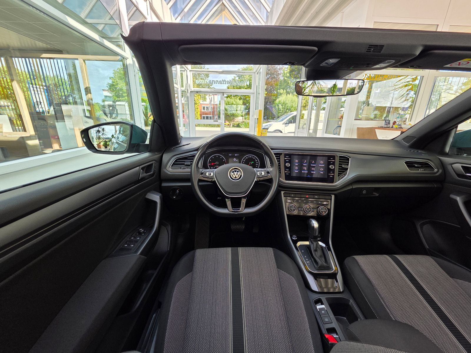 Volkswagen T-Roc Style - Samsaru's Car Outlet