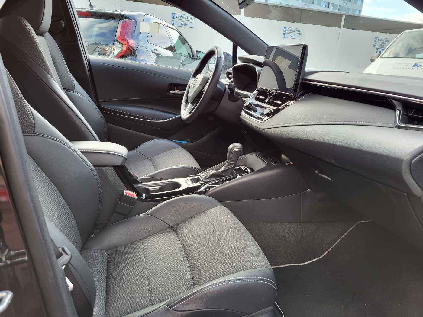 Toyota Corolla 1.8 Hybrid - Samsaru's Car Outlet