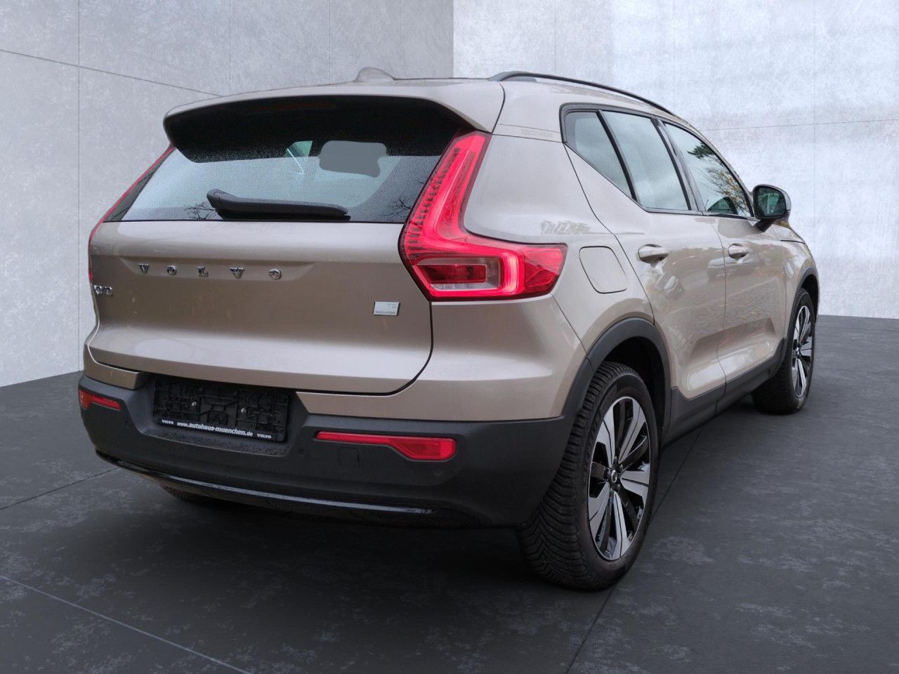 Volvo XC 40 Plus Dark Recharge Plug-In Hybrid 2WD