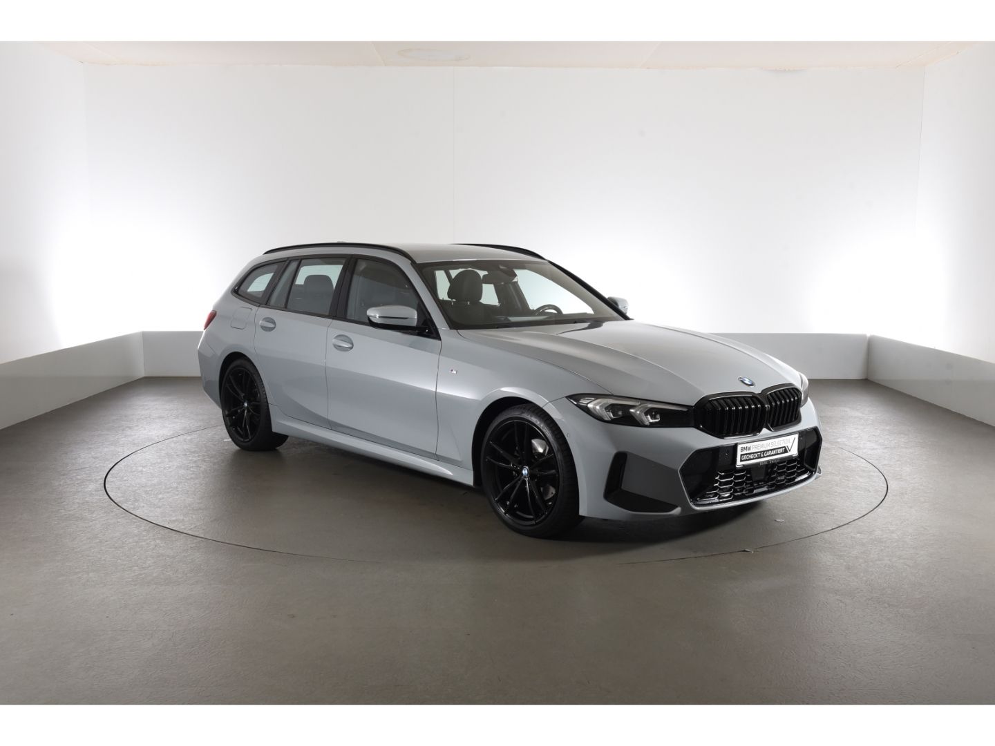 BMW 320 d xDrive Touring M Sport - Samsaru's Car Outlet