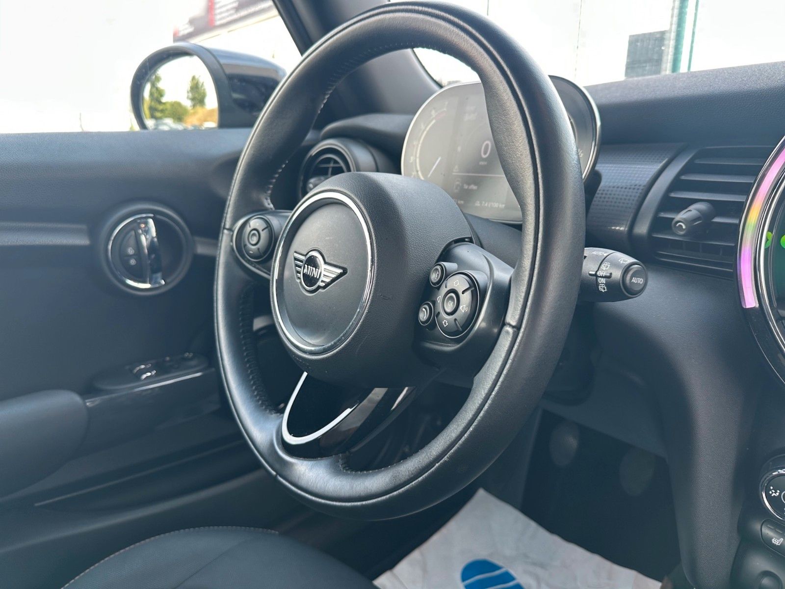 MINI COOPER Essential - Samsaru's Car Outlet