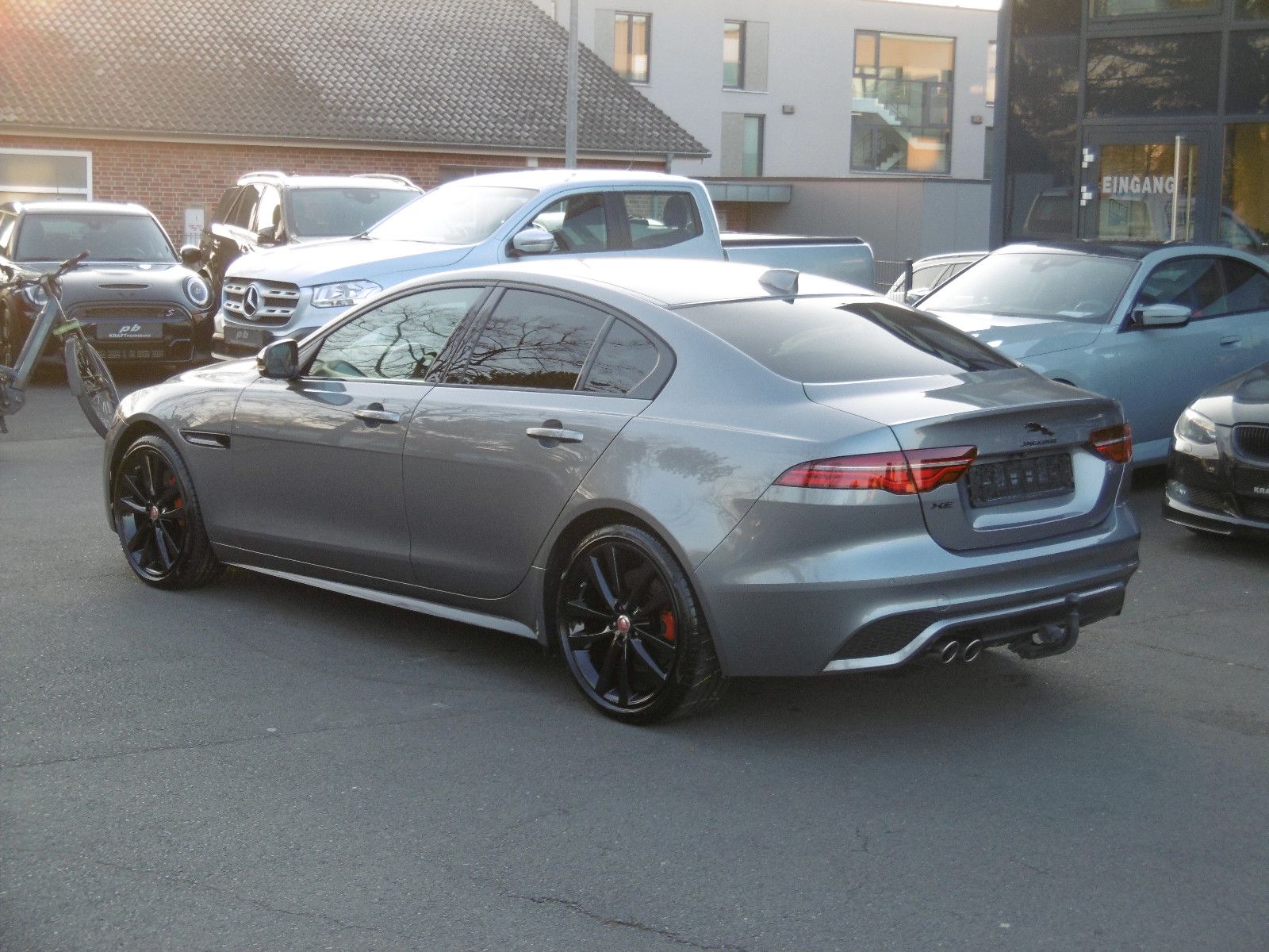 Jaguar XE R-Dynamic Black Edi. AWD AHK Leder el. Sitze