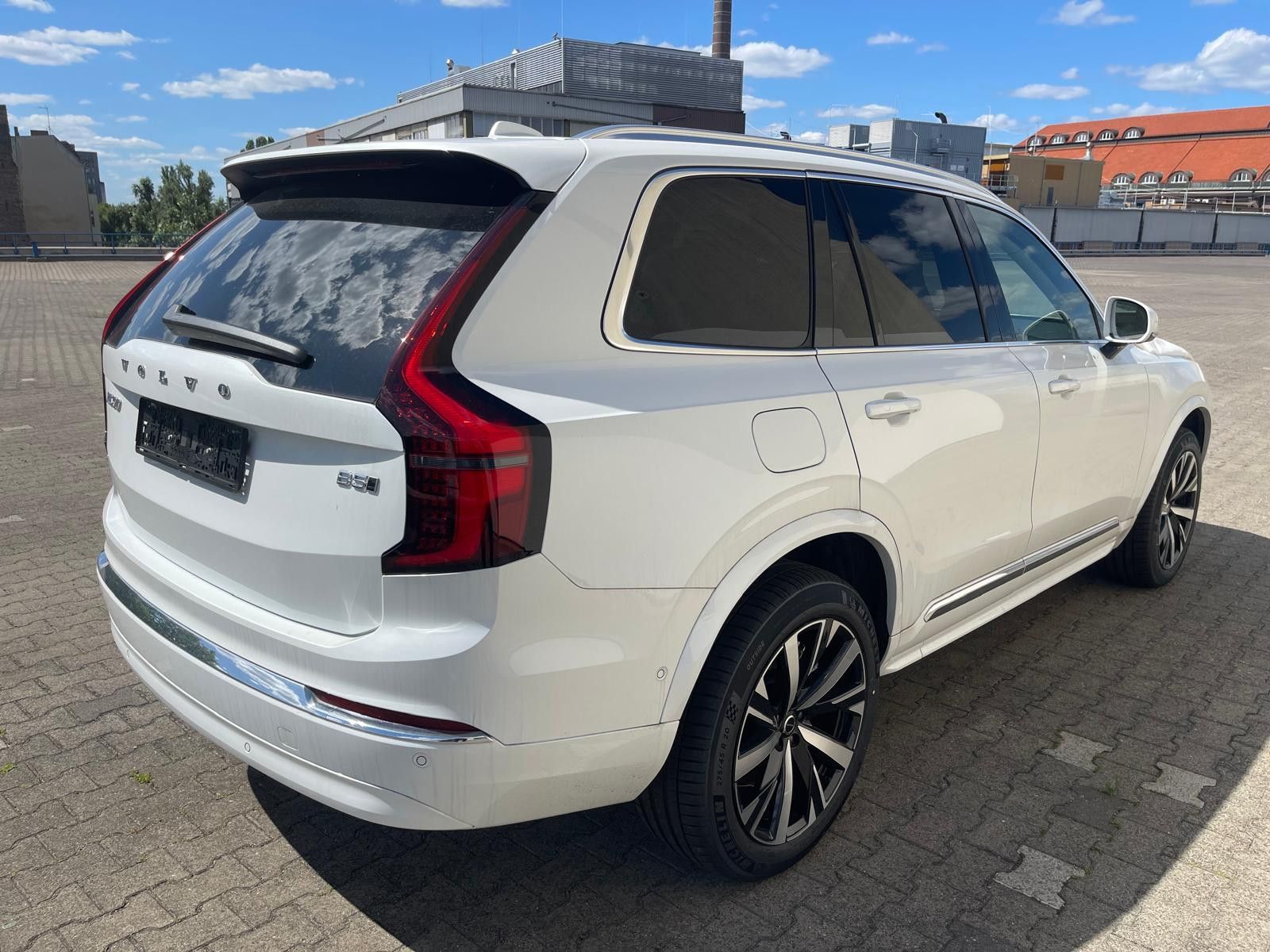 Volvo XC 90 AWD 4M - Samsaru's Car Outlet
