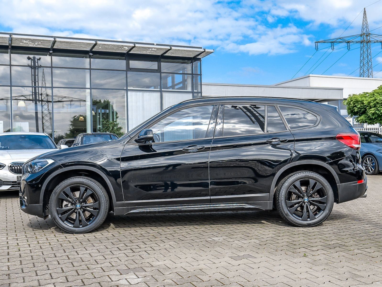 BMW X1 xDrive20i Sport Line - Samsaru's Car Outlet