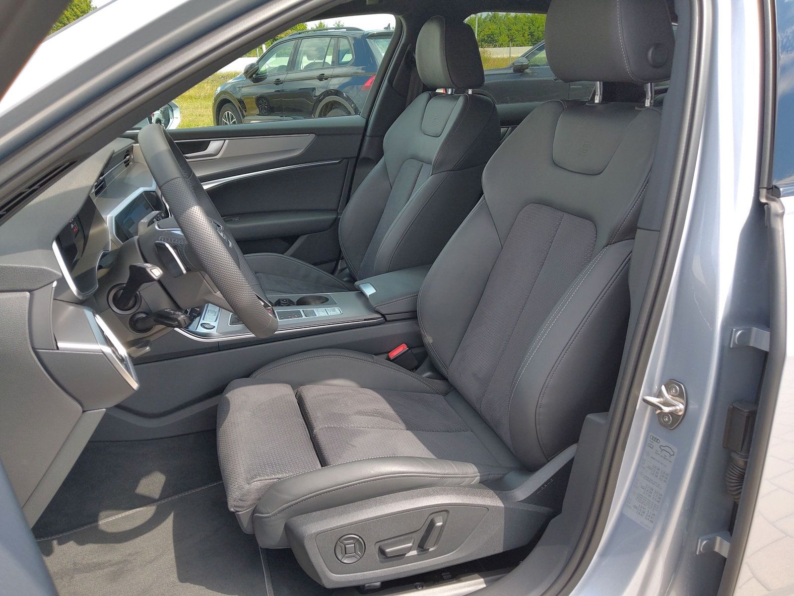 Audi A6 Avant 55 TFSI e S line Black - Samsaru's Car Outlet