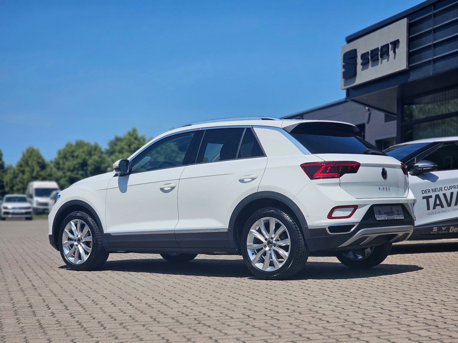 Volkswagen T-Roc 1.0 TSI Style - Samsaru's Car Outlet