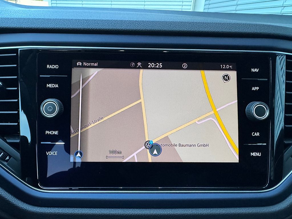 Volkswagen T-Roc 1.5 TSI DSG R-LINE - Samsaru's Car Outlet
