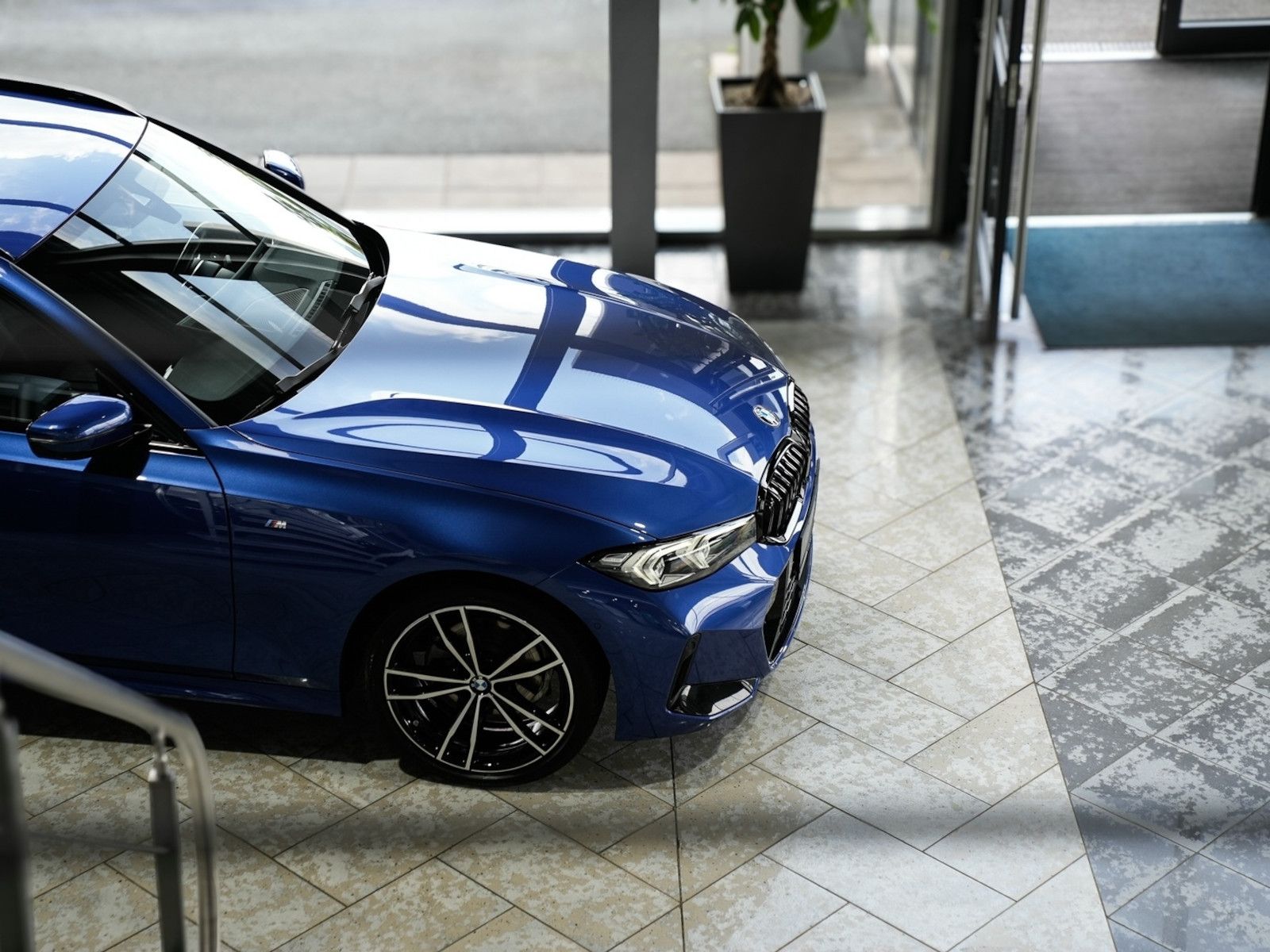 BMW 320d xDrive Touring M Sport - Samsaru's Car Outlet
