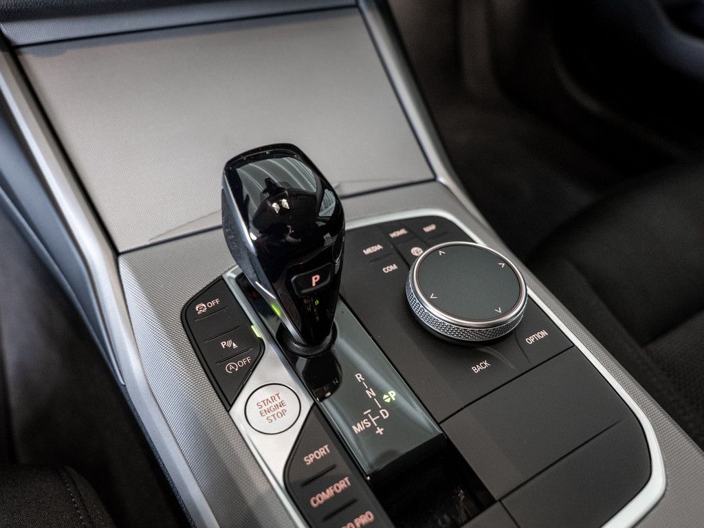 BMW 320i Touring Advantage - Samsaru's Car Outlet