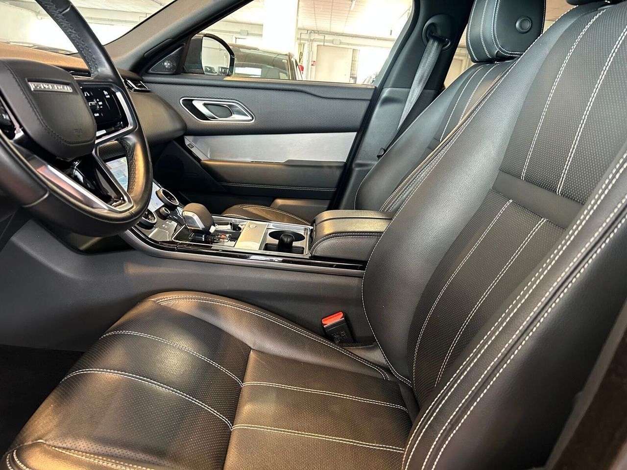 Range Rover Velar R-DYNAMIC S 2.0D - Samsaru's Car Outlet