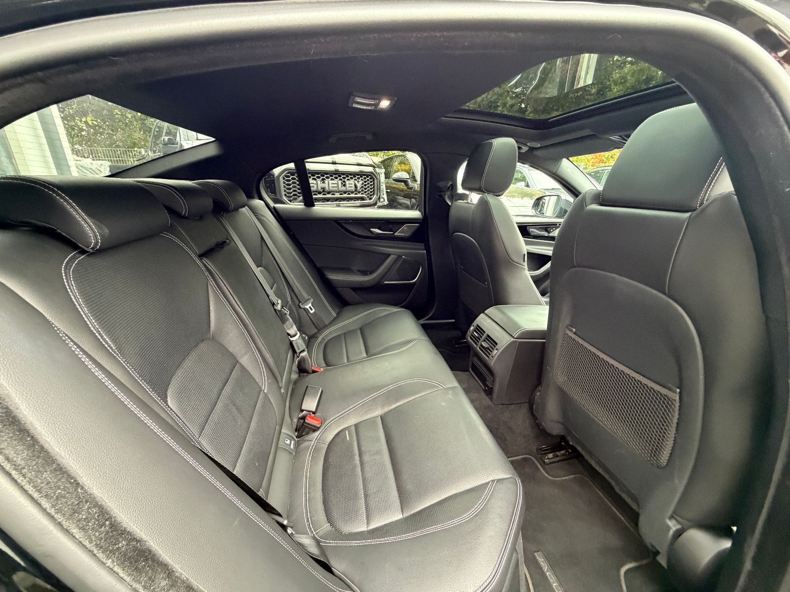 Jaguar XE R-Dynamic Black/PANO/360''KAM/MERIDIAN/LED