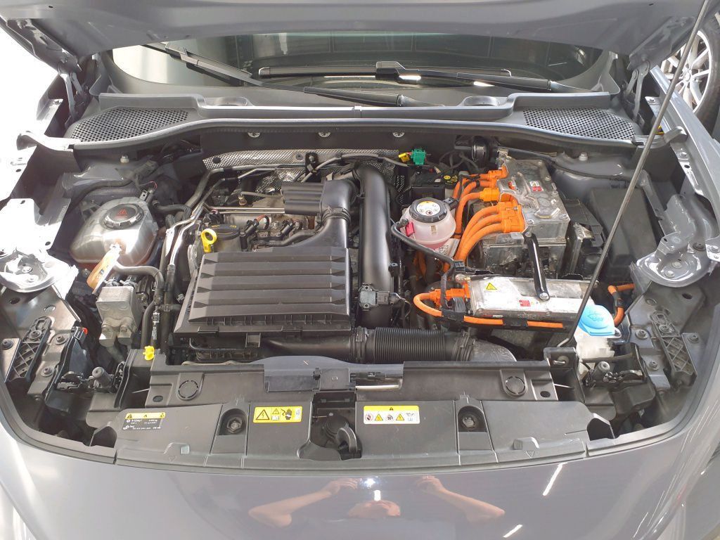 Cupra Formentor 1.4 TSI e-HYBRID AHK*Pano*RFK*PDC*NAV