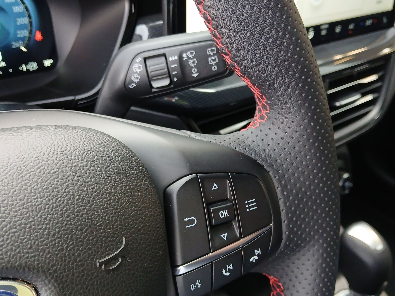 Ford Focus ST-Line X Turnier Aut.*AHK*ACC*HUD*KAM*NAV