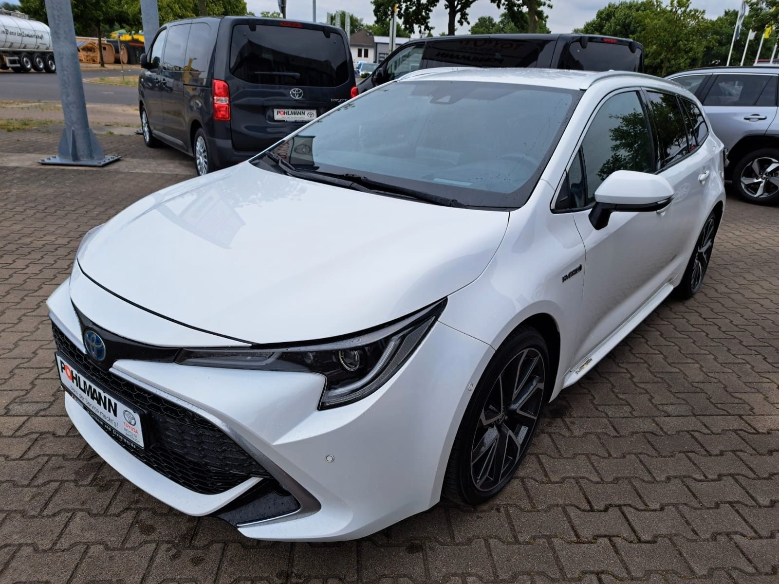 Toyota Corolla Touring Sports Hybrid Lounge - Samsaru's Car Outlet