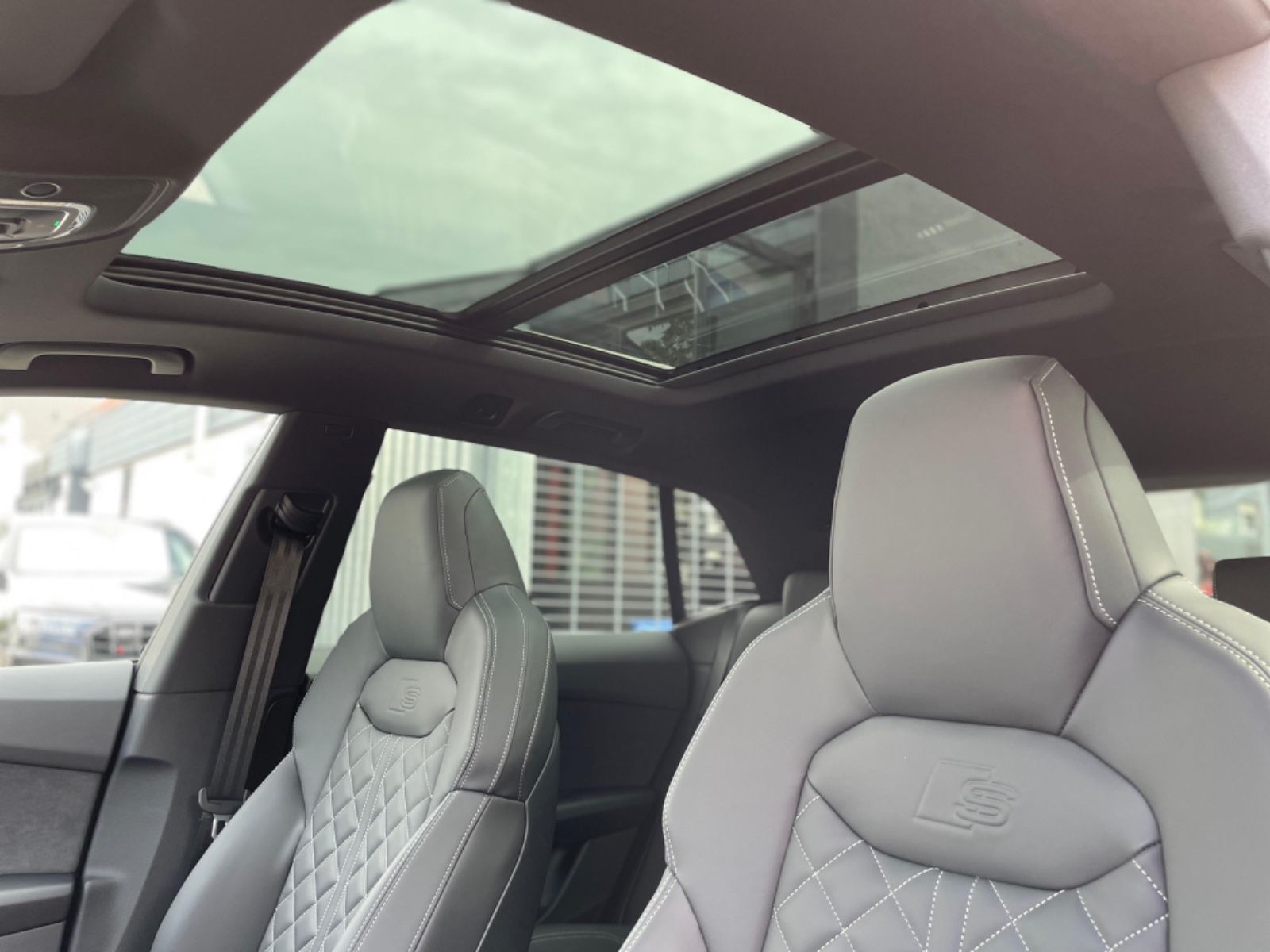 Audi Q8 50 TDI SLine - Samsaru's Car Outlet