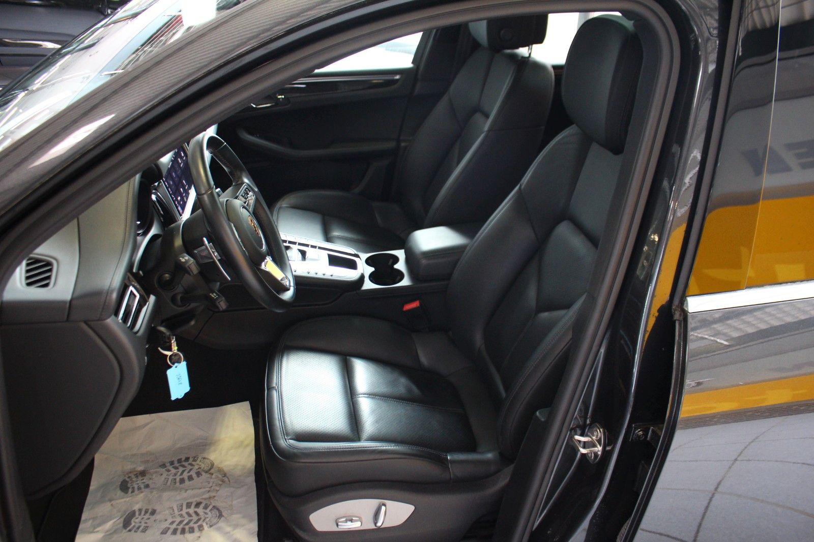 Porsche Macan S V6 Bi-Turbo PDK - Samsaru's Car Outlet